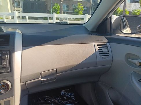 Used 2012 Toyota Corolla LE FWD image 18