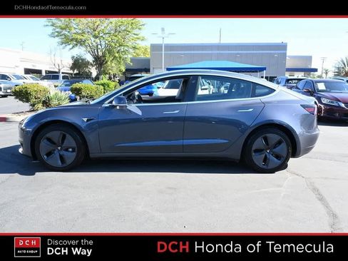 Used 2020 Tesla Model 3 Standard Range Plus image 4