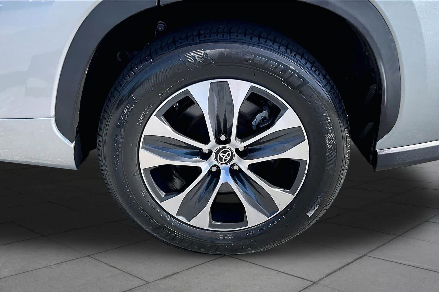 Used 2023 Toyota Highlander XLE FWD image 10