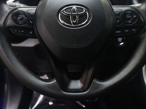 Used 2025 Toyota RAV4 XLE AWD/4WD image 19