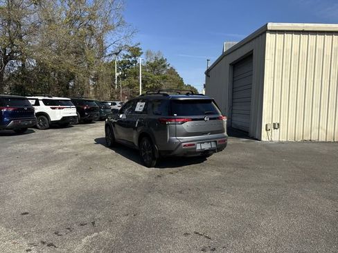New 2026 Nissan Pathfinder SL image 7