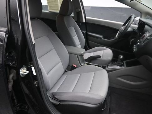 Used 2017 Kia Forte LX FWD image 26