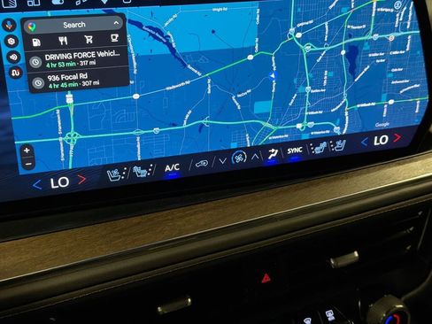 Used 2025 Chevrolet Suburban High Country AWD/4WD image 19