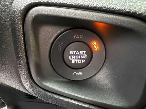 Used 2025 Jeep Gladiator Sport AWD/4WD image 20