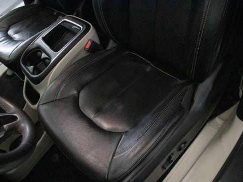 Used 2022 Chrysler Pacifica Touring-L image 27