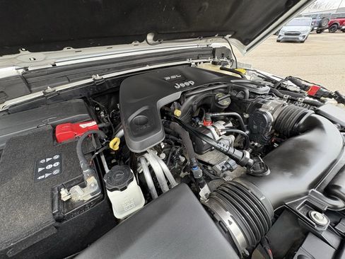 Used 2021 Jeep Wrangler Unlimited Sahara AWD/4WD image 17