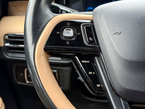 Used 2023 Lincoln Corsair Reserve w/ Jet Appearance Package image 37