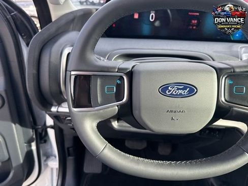 Used 2025 Ford Expedition Active AWD/4WD image 14