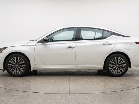 Used 2025 Nissan Altima 2.5 SV FWD image 5