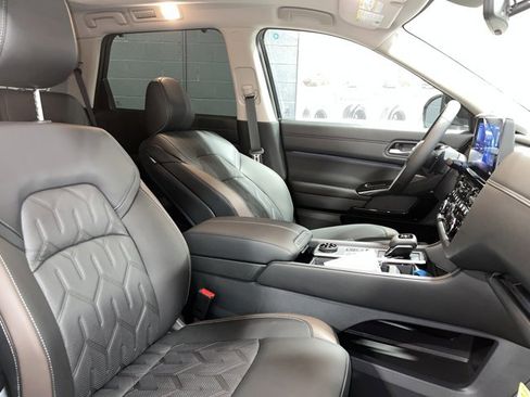 New 2026 Nissan Pathfinder Platinum AWD/4WD image 18