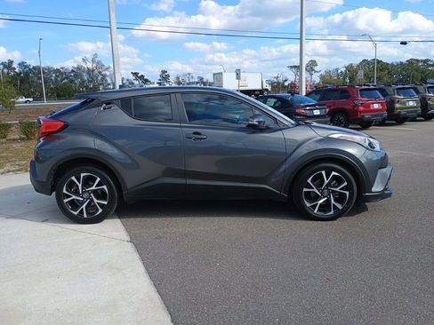 Used 2018 Toyota C-HR XLE image 4