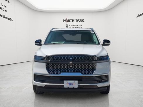 New 2026 Lincoln Navigator Premiere AWD/4WD image 8