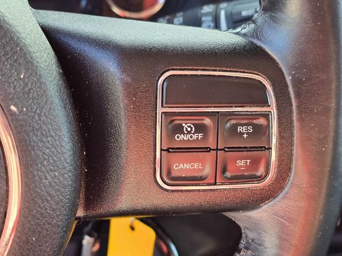 Used 2018 Jeep Wrangler Unlimited Rubicon w/ Connectivity Group AWD/4WD image 21