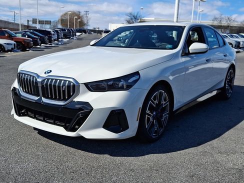 Certified 2025 BMW i5 xDrive40 w/ M Sport Package image 3