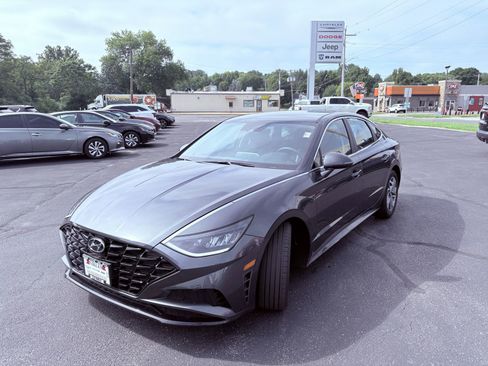 Used 2022 Hyundai Sonata SEL image 2