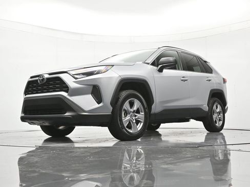 Used 2025 Toyota RAV4 LE AWD/4WD image 36