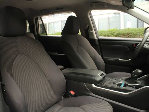 Used 2022 Toyota Highlander L AWD/4WD image 28