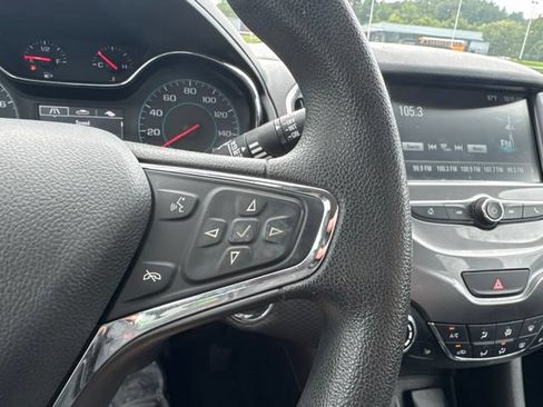Used 2018 Chevrolet Cruze LT w/ Convenience Package FWD image 21