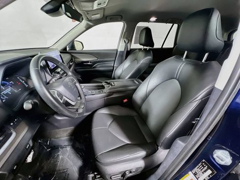 Certified 2025 Toyota Grand Highlander AWD image 18