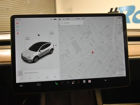 Used 2022 Tesla Model Y Long Range AWD/4WD image 24