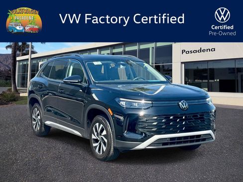 Certified 2025 Volkswagen Tiguan S AWD/4WD image 1