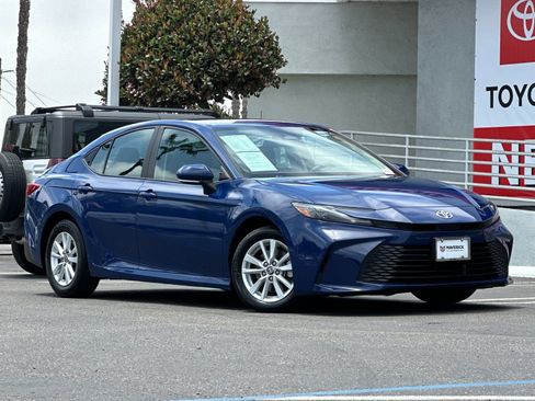 Used 2025 Toyota Camry LE FWD image 8