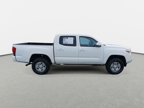 Used 2022 Toyota Tacoma SR image 4