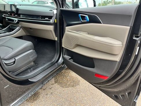 New 2026 Kia Carnival FWD image 23