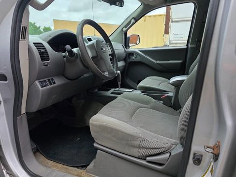 Used 2012 Nissan Frontier SV AWD/4WD image 11