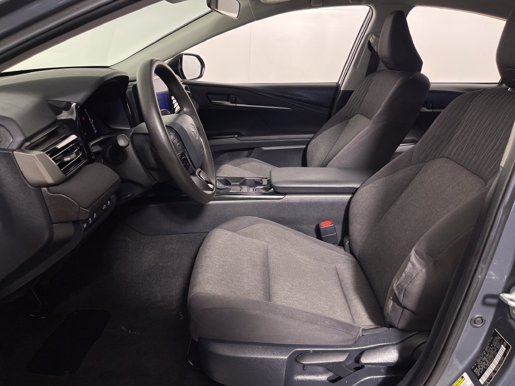 Used 2025 Toyota Camry LE FWD image 12