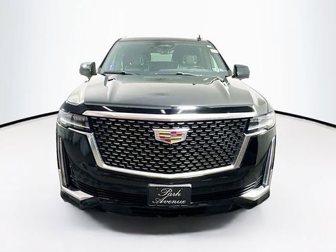 Used 2023 Cadillac Escalade ESV Premium Luxury image 2