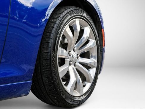 Used 2019 Chrysler 300 Touring w/ Chrome Appearance Package RWD image 59
