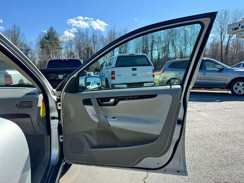 Used 2004 Volvo V70 2.5T image 13