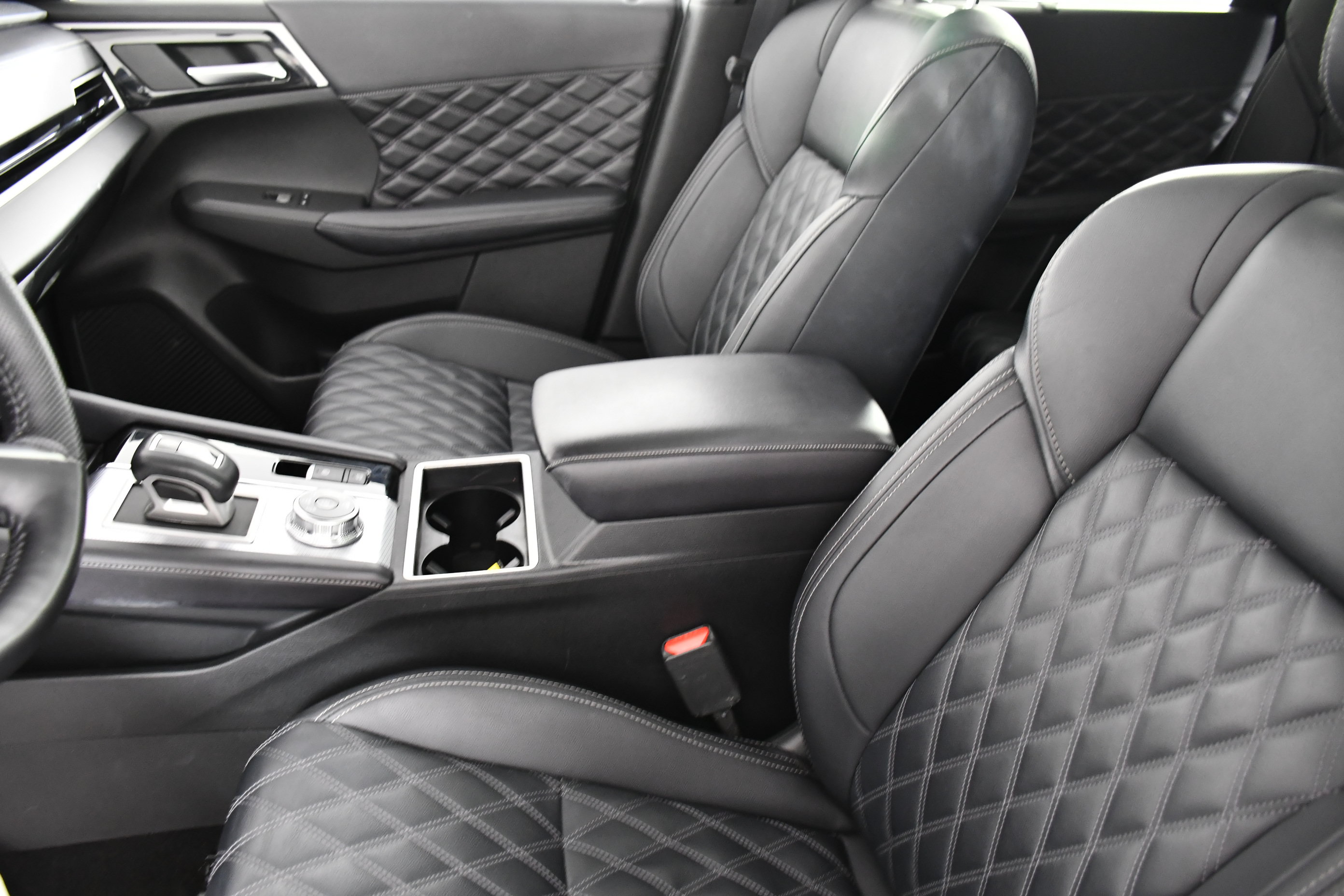 Used 2024 Mitsubishi Outlander SEL AWD/4WD image 37