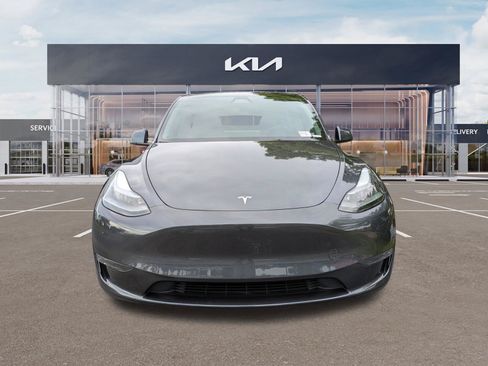 Used 2024 Tesla Model Y Long Range AWD/4WD image 7