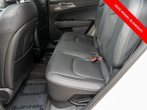 Used 2025 Kia Sportage EX image 5