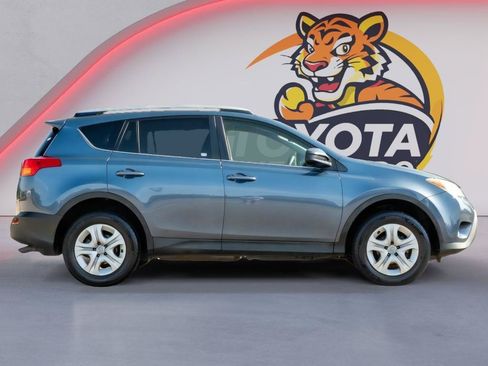 Used 2014 Toyota RAV4 LE AWD/4WD image 4