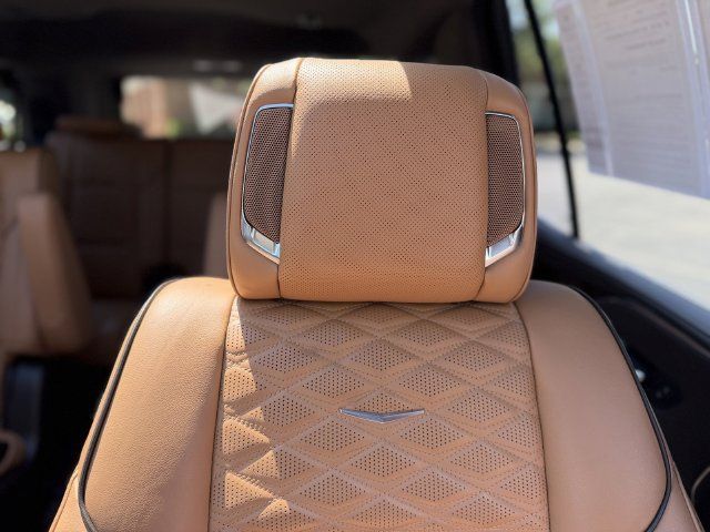 Used 2021 Cadillac Escalade Premium Luxury w/ Performance Package AWD/4WD image 25