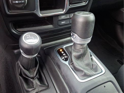 Used 2020 Jeep Wrangler Sport AWD/4WD image 12