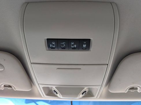 Used 2016 Chrysler Town & Country Touring w/ Driver Convenience Group image 34