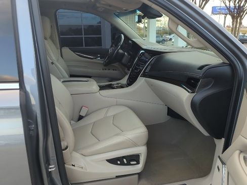 Used 2018 Cadillac Escalade Luxury image 20