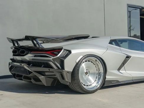 Used 2024 Lamborghini Revuelto image 44