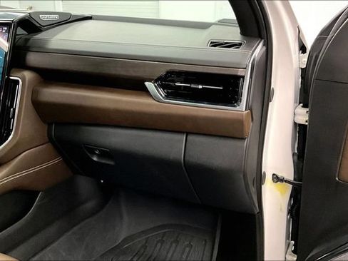 Used 2025 GMC Yukon Denali Ultimate AWD/4WD image 19