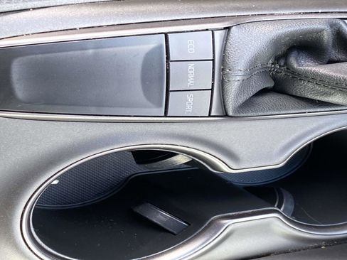 Used 2023 Toyota Camry SE image 13