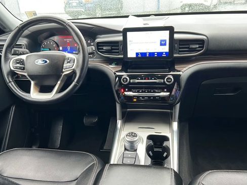 Used 2021 Ford Explorer Limited w/ Equipment Group 301A image 8