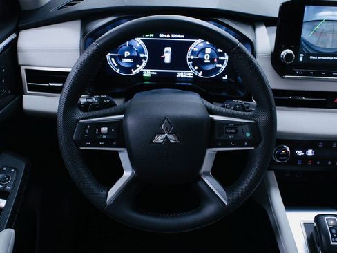 Used 2023 Mitsubishi Outlander SEL image 12