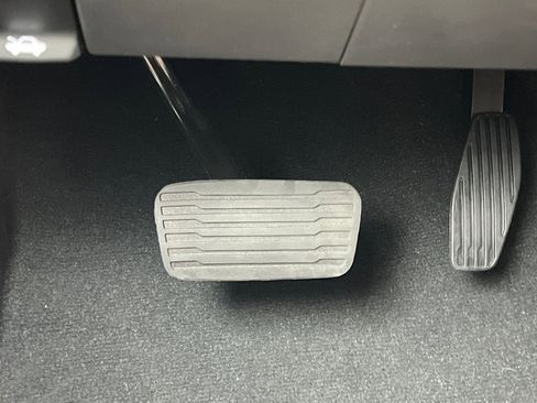 Certified 2025 Chevrolet Silverado 1500 LTZ image 46