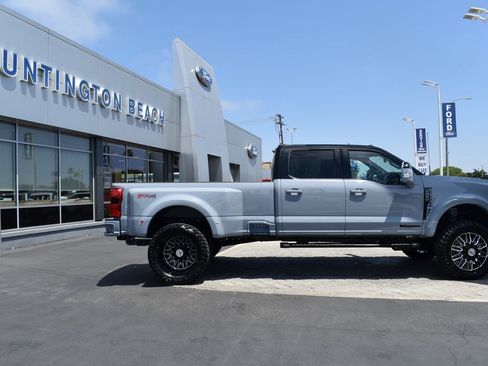 Used 2025 Ford F450 Lariat w/ FX4 Off-Road Package image 3