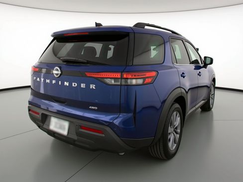 Used 2025 Nissan Pathfinder SV AWD/4WD image 9