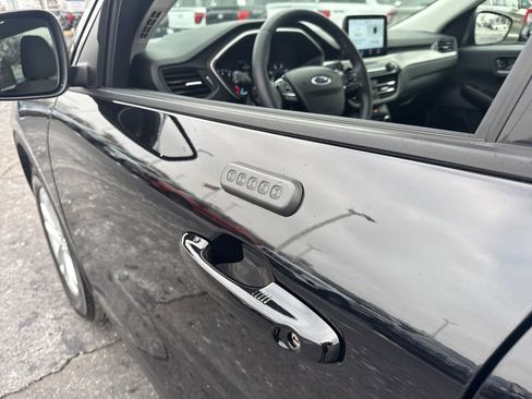 Used 2022 Ford Escape SE w/ Cold Weather Package image 21